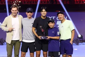 Hành trình sao trẻ người Mỹ gốc Việt - Learner Tien đăng quang Next Gen ATP Finals 2025, trò cưng HLV Michael Chang thách thức Alcaraz, Sinner