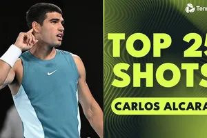 25 cú ăn điểm đẹp nhất mùa giải 2025 của tay vợtCarlos Alcaraz