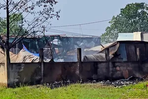 Khống chế vụ hỏa hoạn tại bãi phế liệu ở xã Xuân Thới Sơn