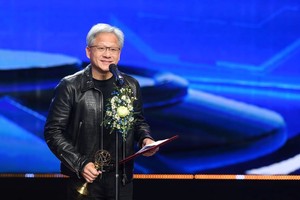 黄仁勋：羡慕年轻人可以当AI原住民，鼓励大家当AI指挥家