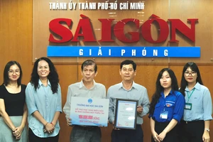 Trường Đại học Sài Gòn trao 100 triệu đồng hỗ trợ đồng bào miền Bắc bị ảnh hưởng bởi bão, lũ