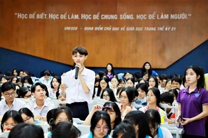 Học phí đại học tiếp tục... leo thang