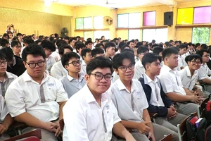 TPHCM: Tỷ lệ học sinh mắc các tật khúc xạ tăng cao