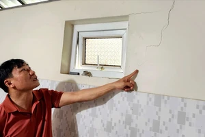 Vụ thi công nâng cấp quốc lộ 8A làm nứt nhà dân: UBND tỉnh Hà Tĩnh đề nghị chỉ đạo xử lý, bồi thường cho người dân