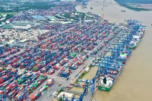 Truy tố nhóm cán bộ hải quan tiếp tay cho doanh nghiệp buôn hàng lậu