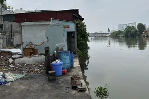 Di dời nhà trên và ven kênh rạch: Vướng vì mua bán bằng giấy tay
