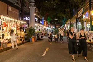 Trưng bày sách chào mừng Quốc khánh 2-9