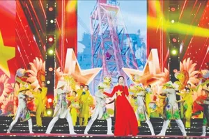 Chương trình nghệ thuật đặc biệt “Dưới ánh sáng quang vinh”