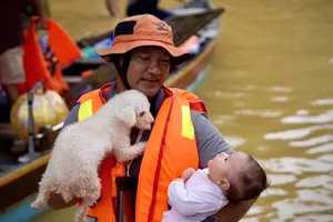 Tình người sau cơn lũ dữ