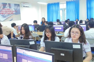 Ảnh: https://www.sggp.org.vn/loay-hoay-mo-loi-truong-hoc-thong-minh-bai-3-nguon-nhan-luc-la-yeu-to-quyet-dinh-post510982.html