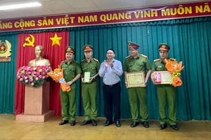 Các đơn vị phá vụ án giết người và cướp tài sản ở quận 11 (TPHCM) được thưởng nóng