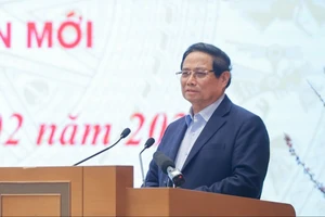 Thủ tướng Phạm Minh Chính phát biểu tại hội nghị Thường trực Chính phủ làm việc với các doanh nghiệp nhỏ và vừa Việt Nam, chiều 27-2. Ảnh: VIẾT CHUNG