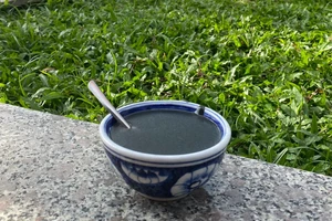 Chè mè đen phố Hội