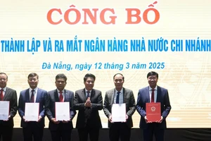 Ra mắt ban Giám đốc, lãnh đạo các phòng ban Ngân hàng Nhà nước khu vực 9