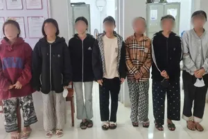 Nhóm 7 thiếu nữ tham gia đánh, chích điện một thiếu nữ khác tại cơ quan công an