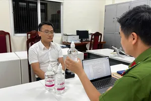 Hà Nội: Tạm giữ Phó Chủ tịch UBND thị trấn Chúc Sơn để điều tra sản xuất hàng giả