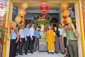 Lãnh đạo phường Tân Hòa thăm hỏi các cơ sở tôn giáo tại địa phương
