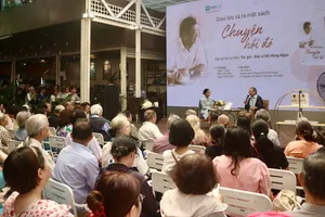 Lắng nghe bác sĩ Đỗ Hồng Ngọc tâm tình "Chuyện hồi đó" 