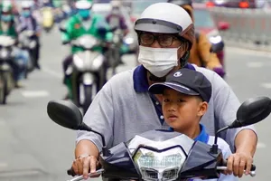 Đưa đón con đi học: Khéo thu xếp, gắn kết gia đình