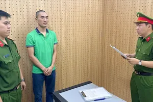 Bắt cựu cán bộ ngân hàng lừa 23 người dân để có tiền đánh bạc