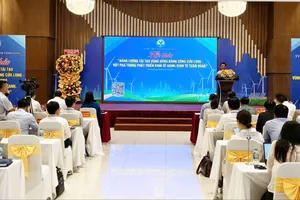 Ông Trần Quốc Tuấn, Giám đốc Sở Công thương tỉnh Vĩnh Long phát biểu tại hội thảo