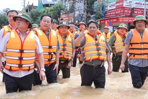 Thủ tướng Phạm Minh Chính tới Thái Nguyên thăm hỏi người dân, chỉ đạo khắc phục hậu quả mưa lũ. Ảnh: VGP
