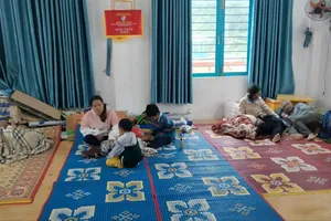 Người dân xã La Dêê được đưa đến nơi an toàn