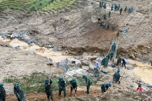 Quảng Ngãi: Sạt lở núi ThatXo làm hư hại nặng một trụ sở Trung tâm bồi dưỡng chính trị