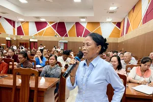 Người dân đến “ngày hội pháp luật” nghe tư vấn pháp lý, cảnh báo lừa đảo 