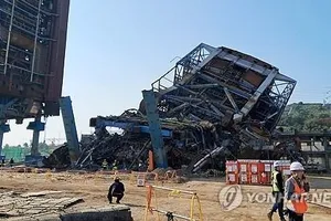 Hàn Quốc: Sập tháp lò hơi nhà máy điện, nhiều người bị mắc kẹt