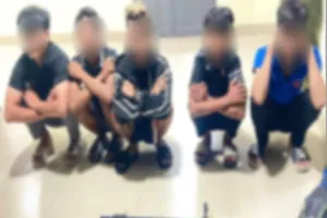 Công an Đồng Nai đã kịp thời ngăn chặn nhóm thanh niên chuẩn bị mang vũ khí thô sơ đi hỗn chiến. Ảnh: CACC