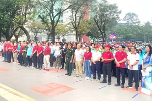 Đại biểu khách mời, Ban Lãnh đạo và cán bộ nhân viên CNS tham gia chương trình. Ảnh: THANH DUNG