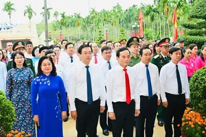 Lãnh đạo TPHCM dâng hương kỷ niệm 85 năm Ngày Nam Kỳ khởi nghĩa 