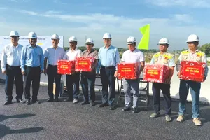 Phó Thủ tướng Mai Văn Chính kiểm tra dự án đường Vành đai 3 TPHCM