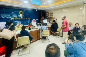 Giá vàng trong nước sáng nay 2-12 quay đầu sau khi lập đỉnh