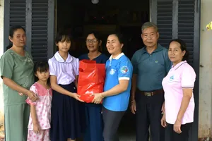 Những người mẹ “đỡ đầu” vùng ven