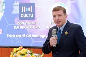 Vinh danh giáo sư Guy Edward Thwaites vì những cống hiến cho y tế Việt Nam