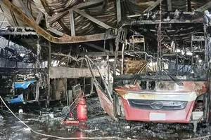 Gia Lai: Cháy gara ô tô, thiêu rụi nhiều xe