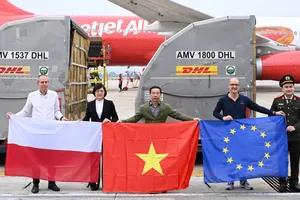 Tiếp nhận 7 tấn hàng hỗ trợ của Ba Lan cho người dân tỉnh Đắk Lắk