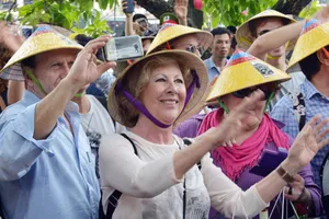 Hội An đón đoàn khách Tây Ban Nha “xông đất” đầu năm 2018