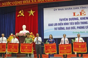 Tuyên dương điển hình học tập và làm theo tư tưởng, đạo đức, phong cách Hồ Chí Minh