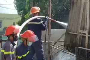 Quảng Nam: Cháy lớn tại kho hải sản