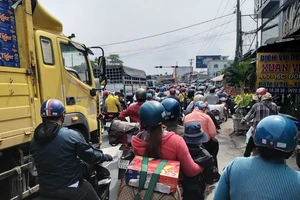 Ùn ứ tại đoạn cuối cao tốc Trung Lương - Mỹ Thuận