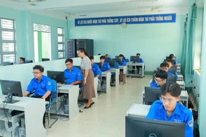 Ngành giáo dụng Long An tổ chức các lớp học nghề tại các trường THCS và THPT để học sinh hạn chế di chuyển. Ảnh: NGỌC PHÚC