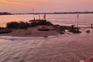 Tiền Giang: Thu hồi hơn 241.000m³ cát, sỏi tại khu vực cồn nổi bị sạt lở trên sông Tiền