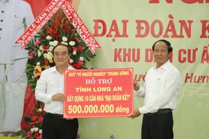 Phó Thủ tướng Lê Văn Thành dự Ngày hội Đại đoàn kết toàn dân tộc tại Long An