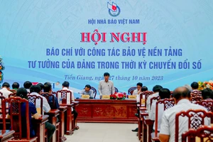 Nhà báo viết về bảo vệ nền tảng tư tưởng của Đảng phải có nghiệp vụ chắc chắn, bản lĩnh chính trị vững vàng