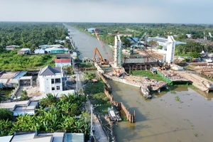  Tiền Giang: Đóng cống ngăn mặn Nguyễn Tấn Thành từ ngày 7-3 đến 12-4