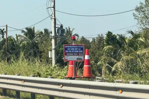 Chóp nón phản quang giúp giảm tai nạn giao thông trên cao tốc Trung Lương – Mỹ Thuận