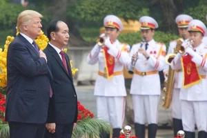 Chủ tịch nước Trần Đại Quang chủ trì lễ đón Tổng thống Donald Trump